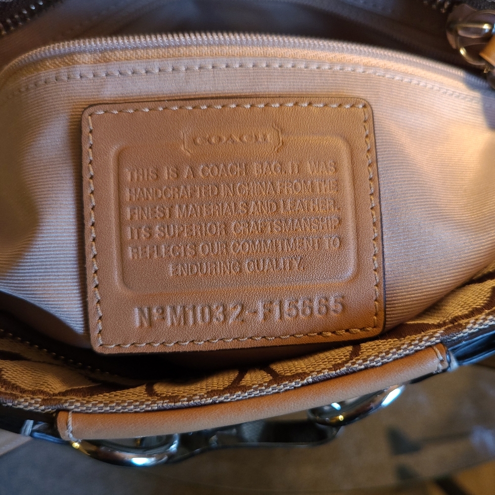 Coach Hampton Signature Purse - Picture 5 of 5